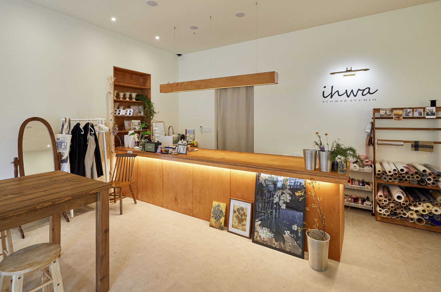 26 坪温暖氛围的白色&木质调氛围的泡沫商店设计-12