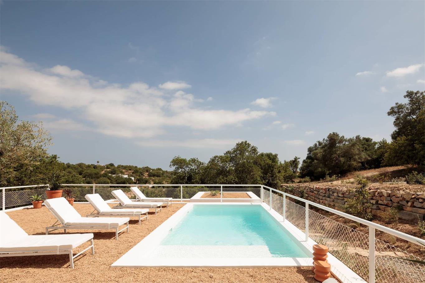 对葡萄牙海滨城市阿尔加维传统建筑诠释的豪宅设计丨戈者设计-9