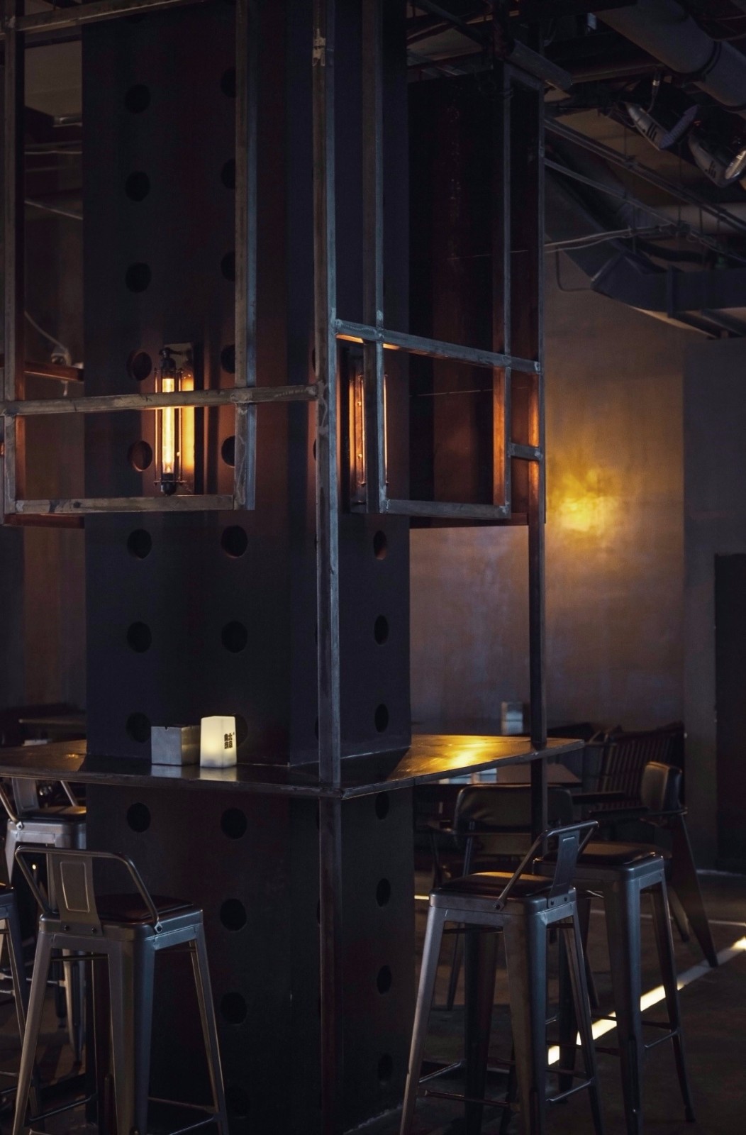 水泥工业风酒吧,诠释现代空间美学-12