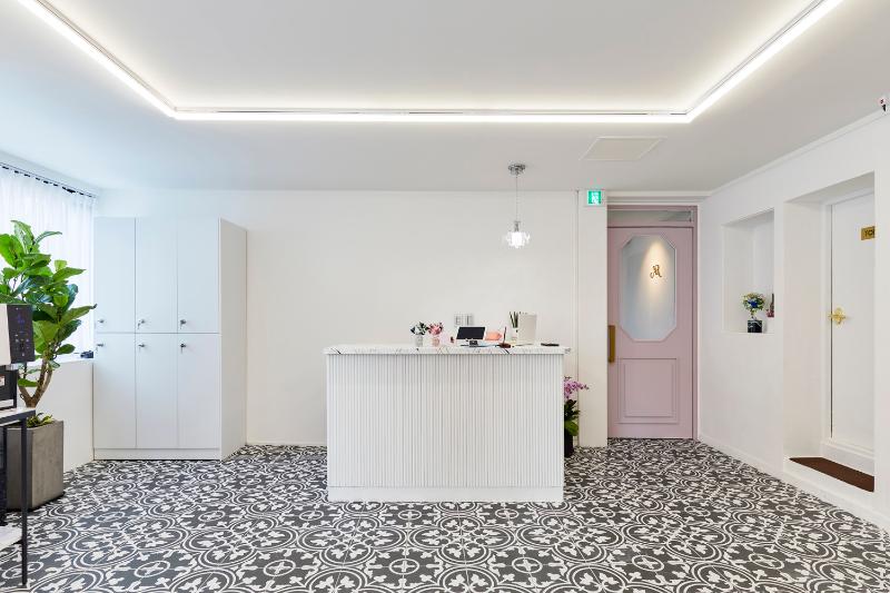 简约 24 平米美容室设计，明亮空间焕发活力-7