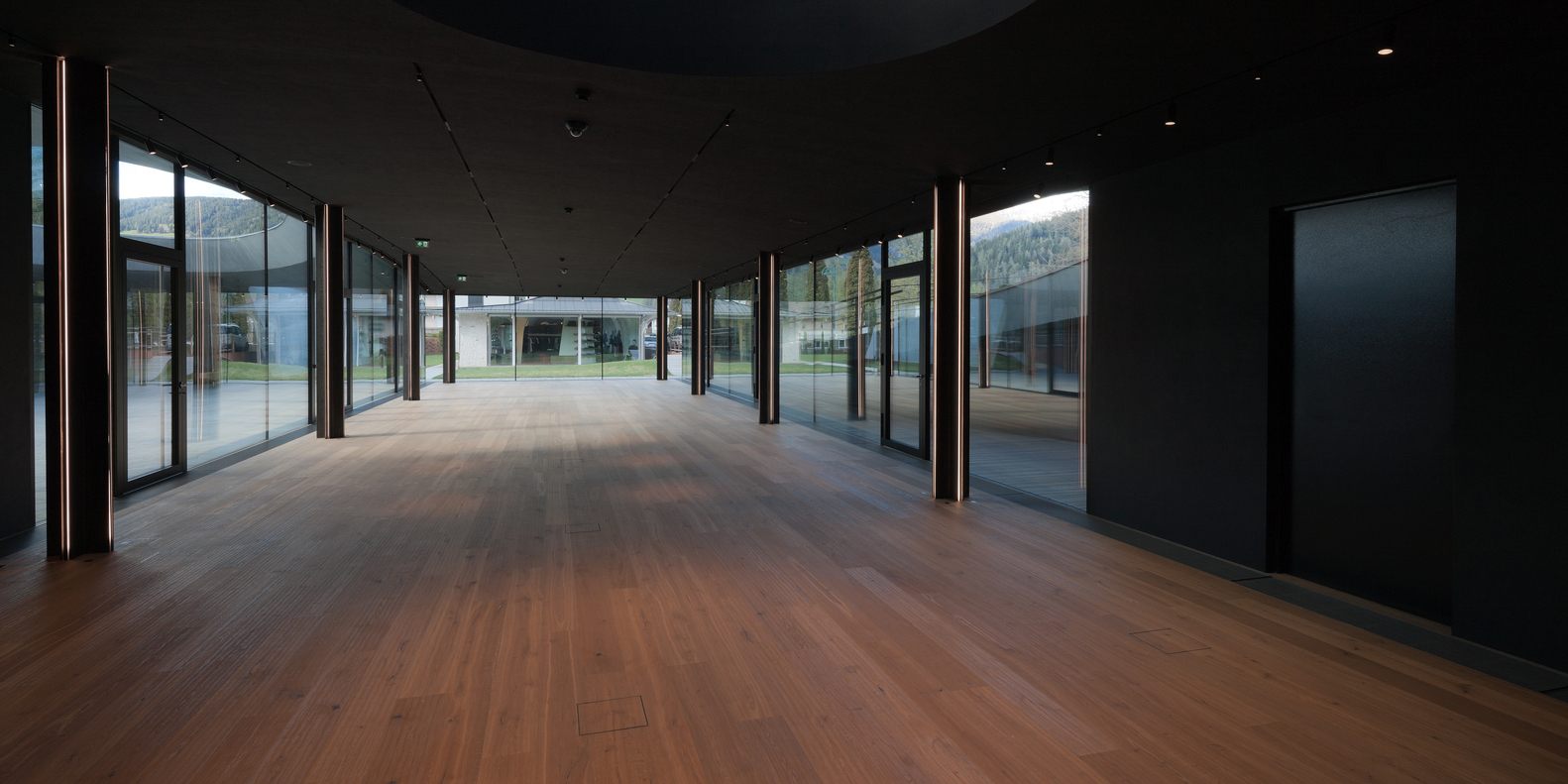 弗朗茨·克拉勒品牌南蒂罗尔地区奢侈品购物建筑设计-89