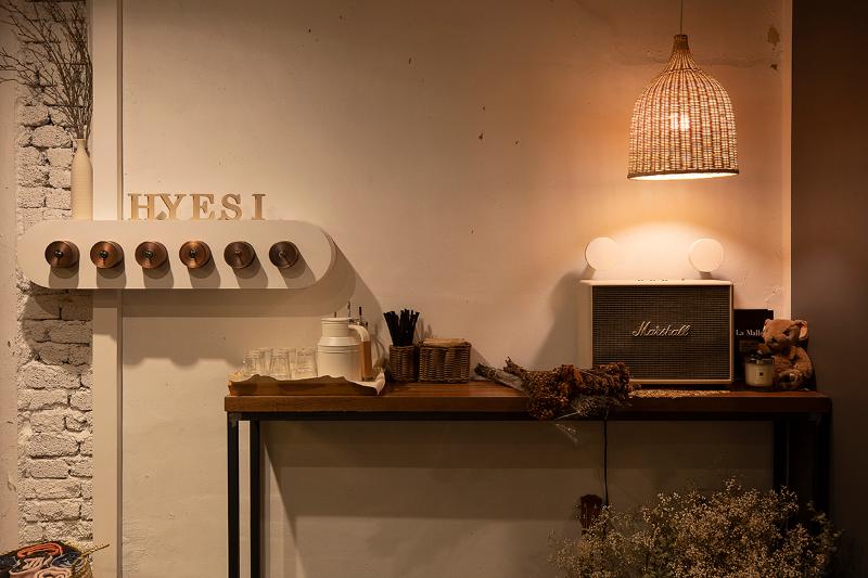 30 平小屋变身为温馨咖啡馆，设计亮点一语道破-13