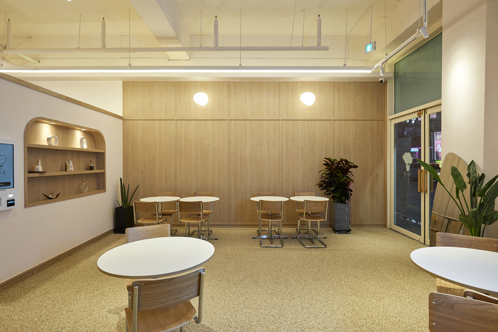 19 平米温暖氛围的平价咖啡厅设计-5