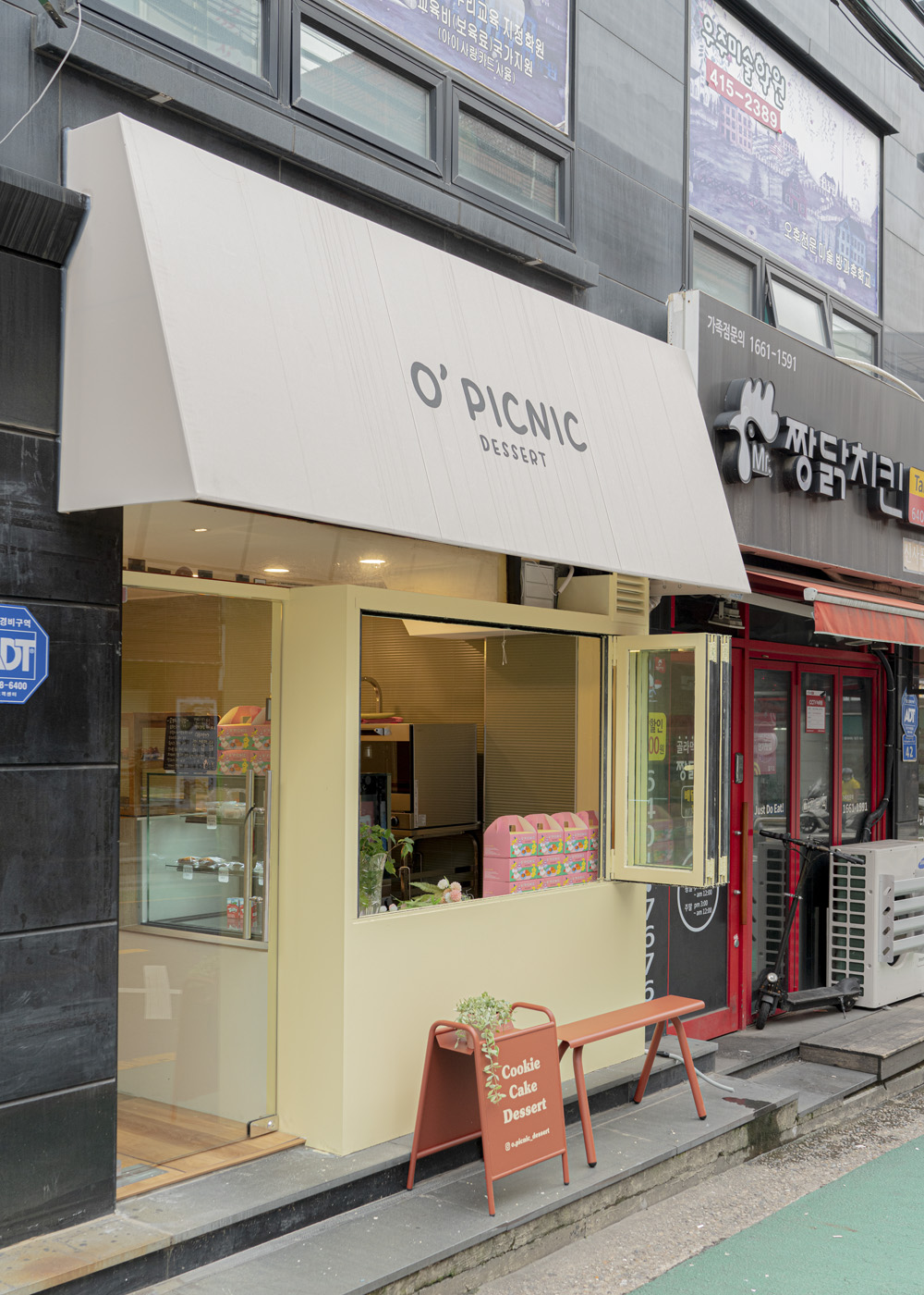 白色与原木的温馨小空间-13