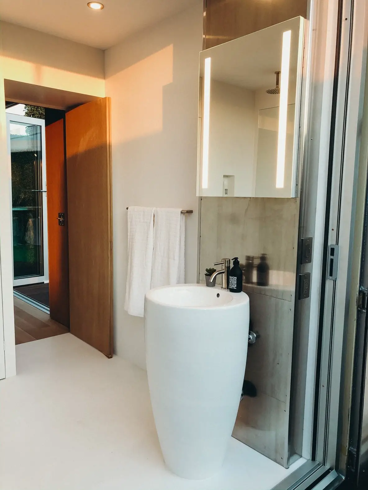 加州大火催生出的防火豪华集装箱屋-7