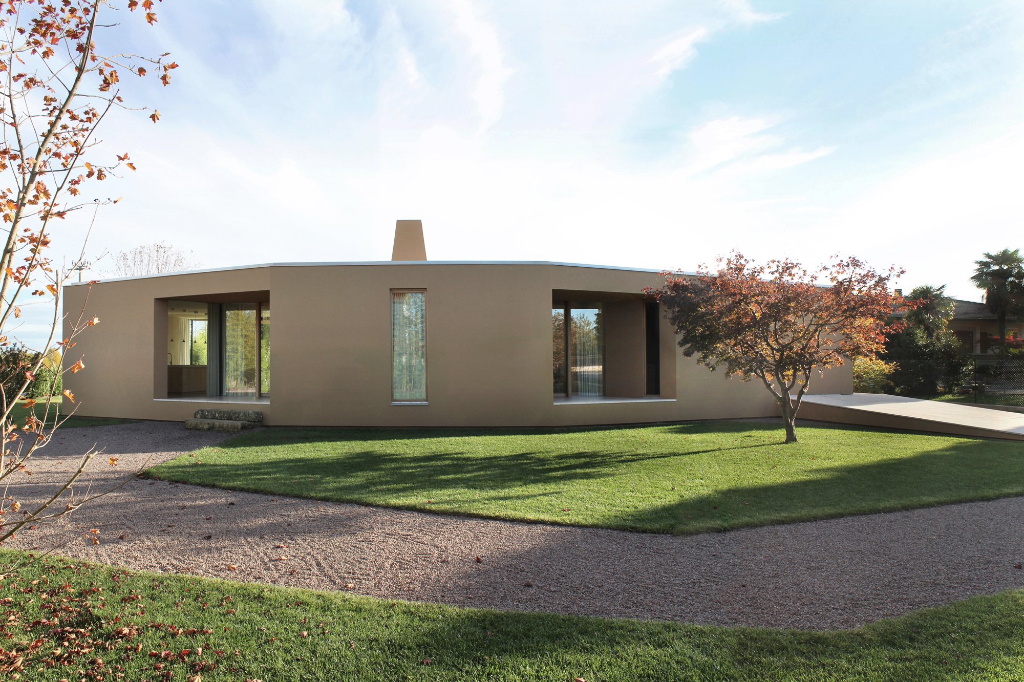 带有一个大门廊的房子丨意大利-27