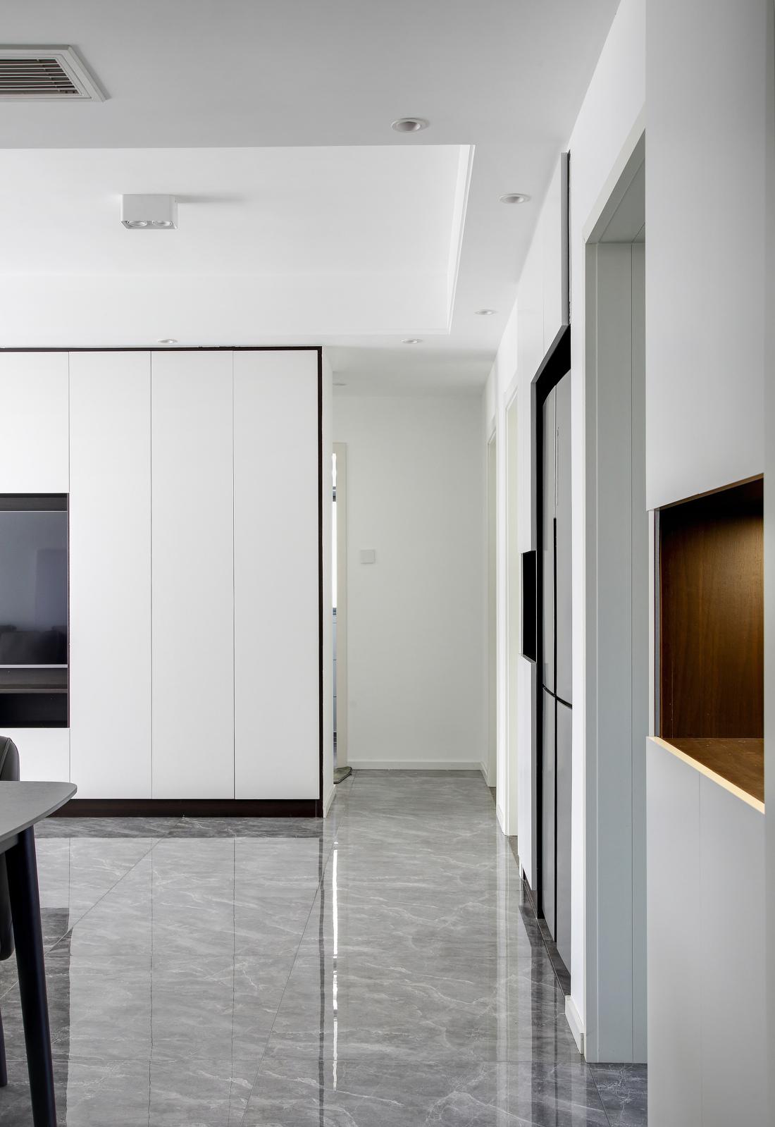 麻花辫胡茬的家-18