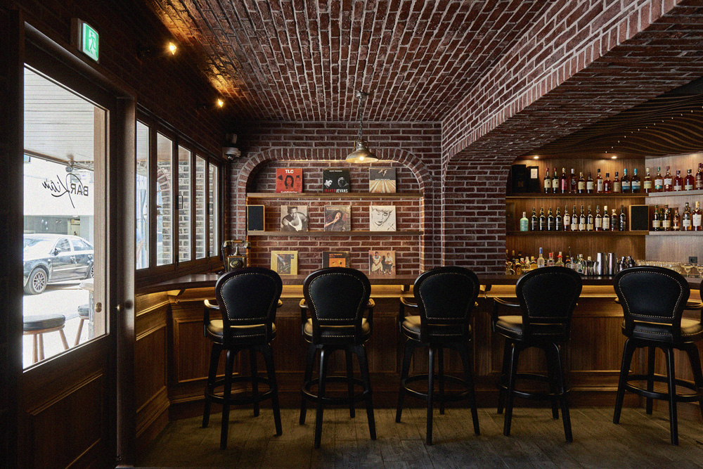 巴塞罗那古典奢华餐厅设计-6