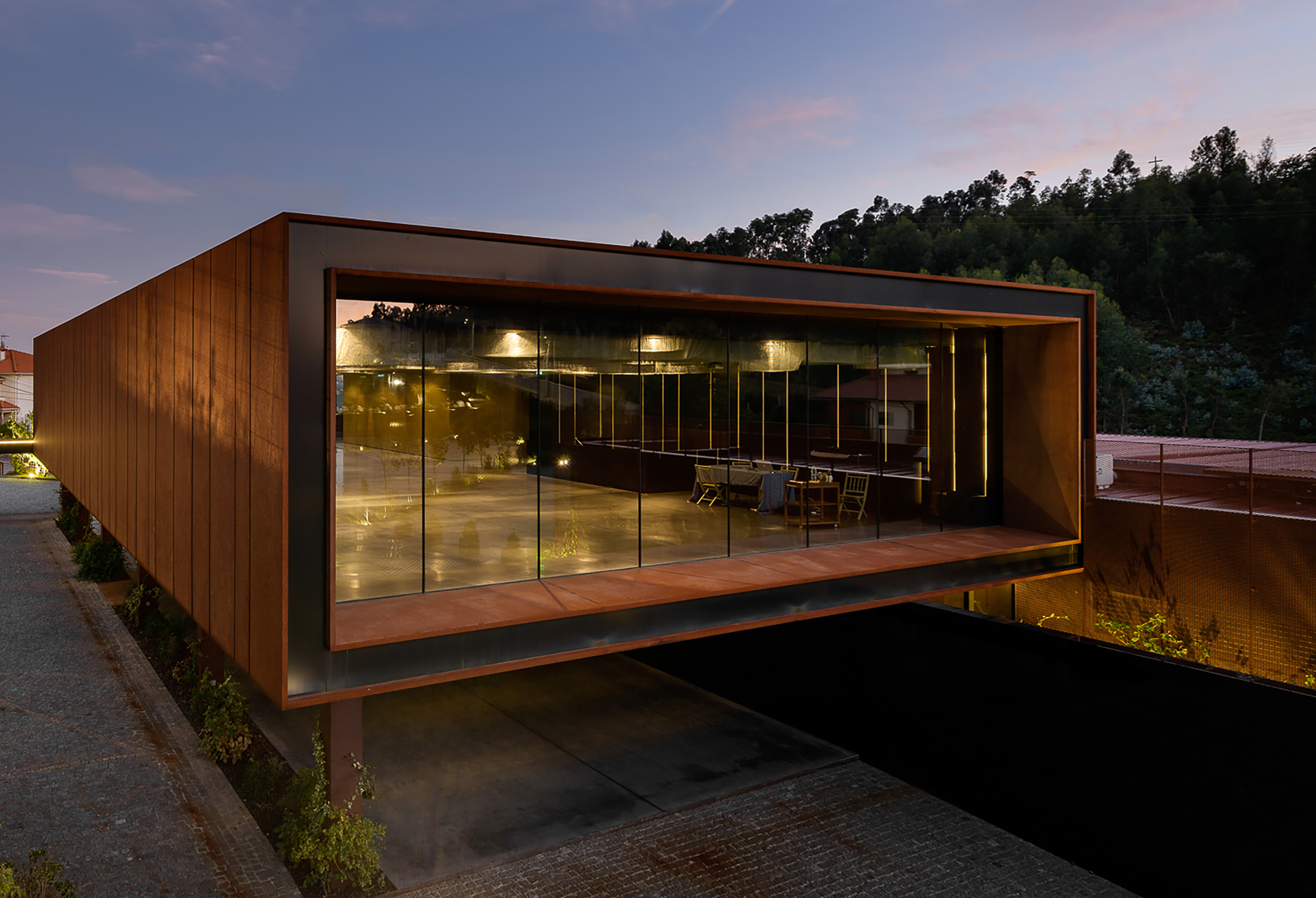 Suspended Matter Box Cultural Center / MMVARQUITECTO-26