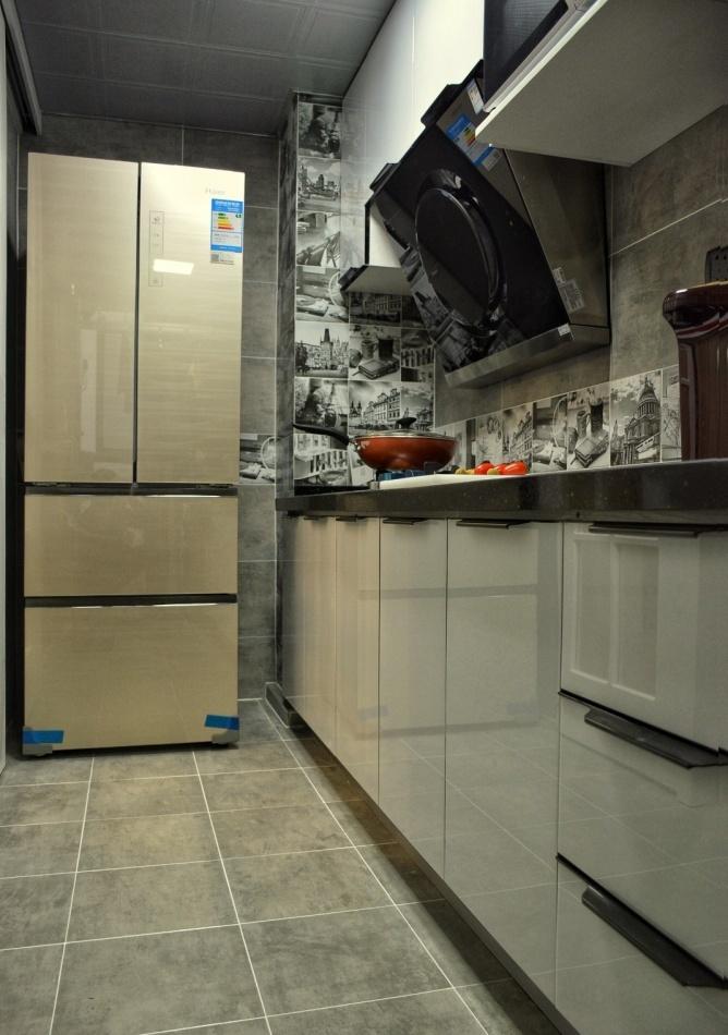 现代简约家居设计 | 深邃黑色与光泽真皮沙发-18