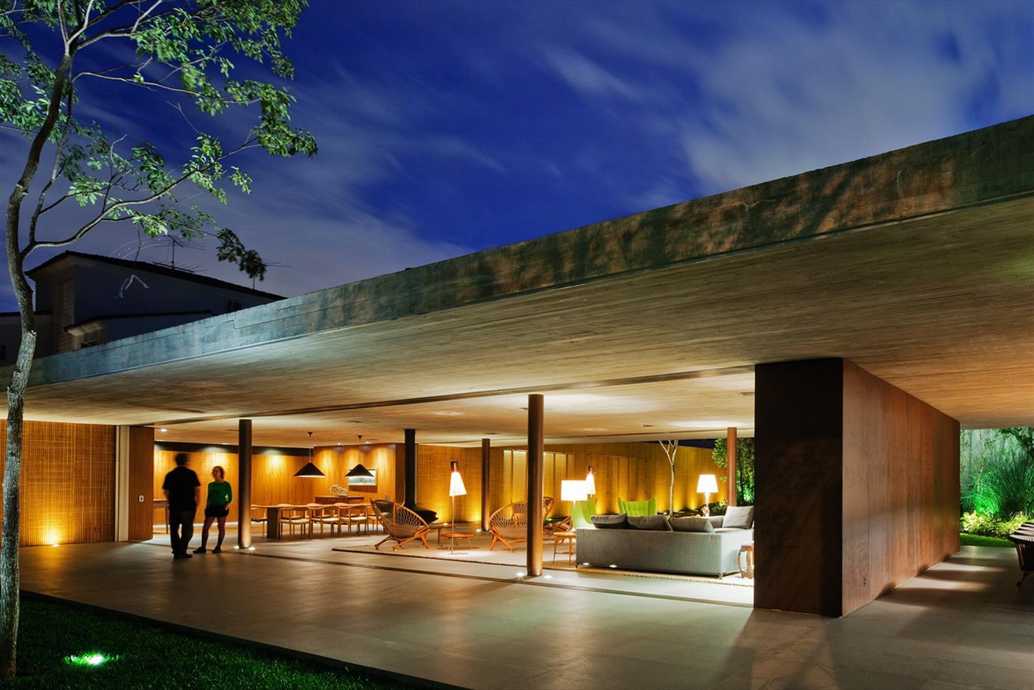 巴西圣保罗 Casa V4 住宅设计 | 绿色庭院与现代建筑的完美融合-5