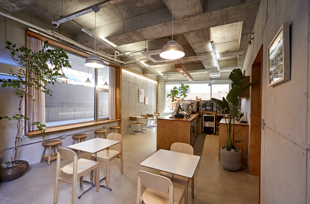 14 平米微型咖啡馆，裸露混凝土打造别致空间-5