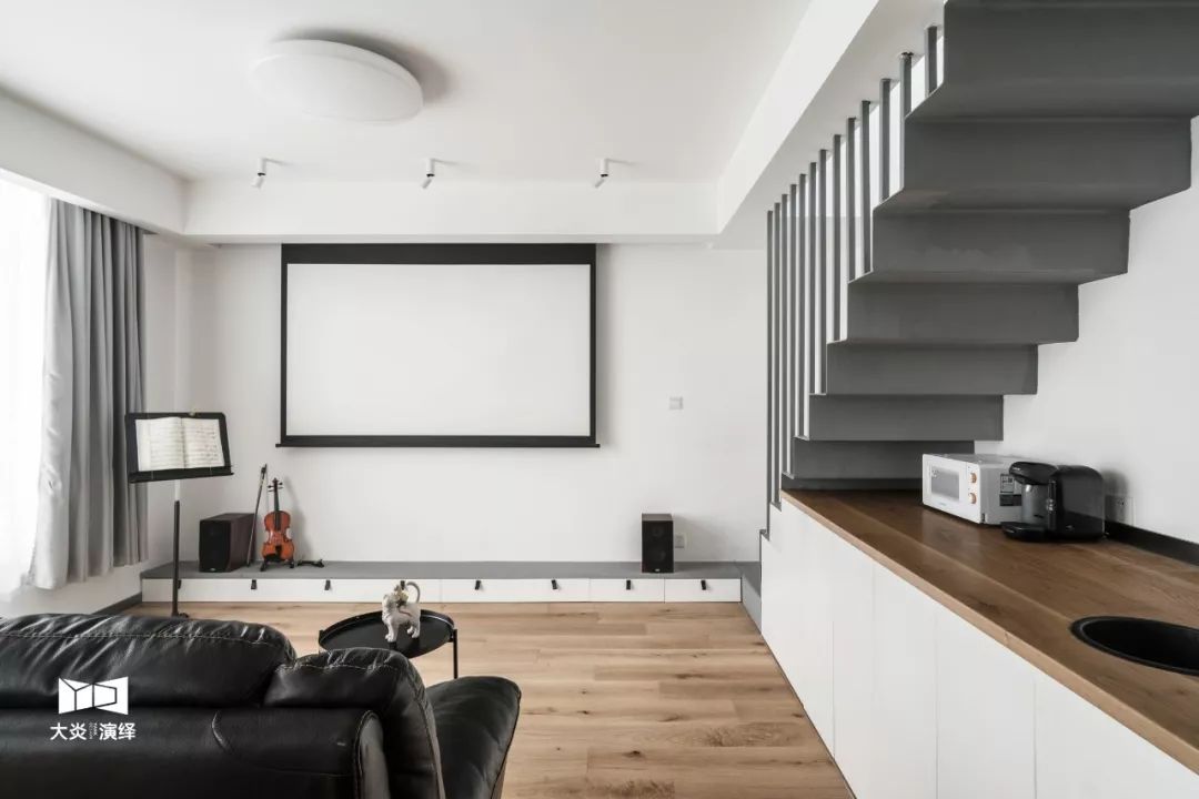 极简黑白灰,小户型 LOFT 变大 house-13