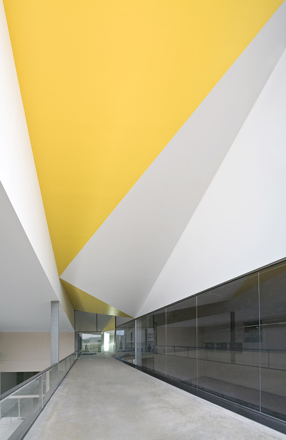 遗世独立,西班牙原野中的酿酒厂 / S-M.A.O.-19