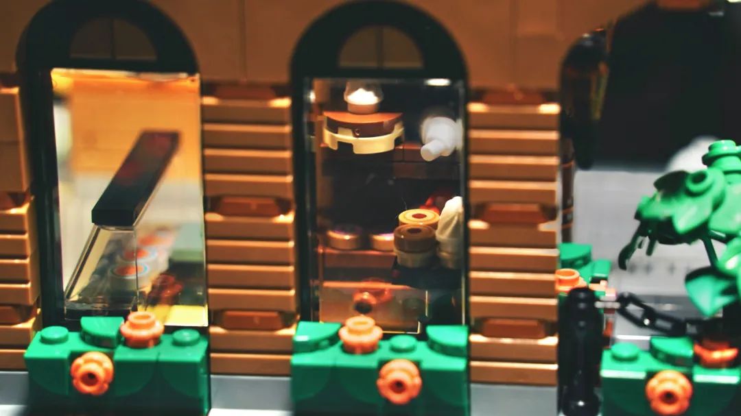 【精彩MOC欣赏】三套乐高街景10297组成的超级转角精品酒店——《皇家花园酒店》-88