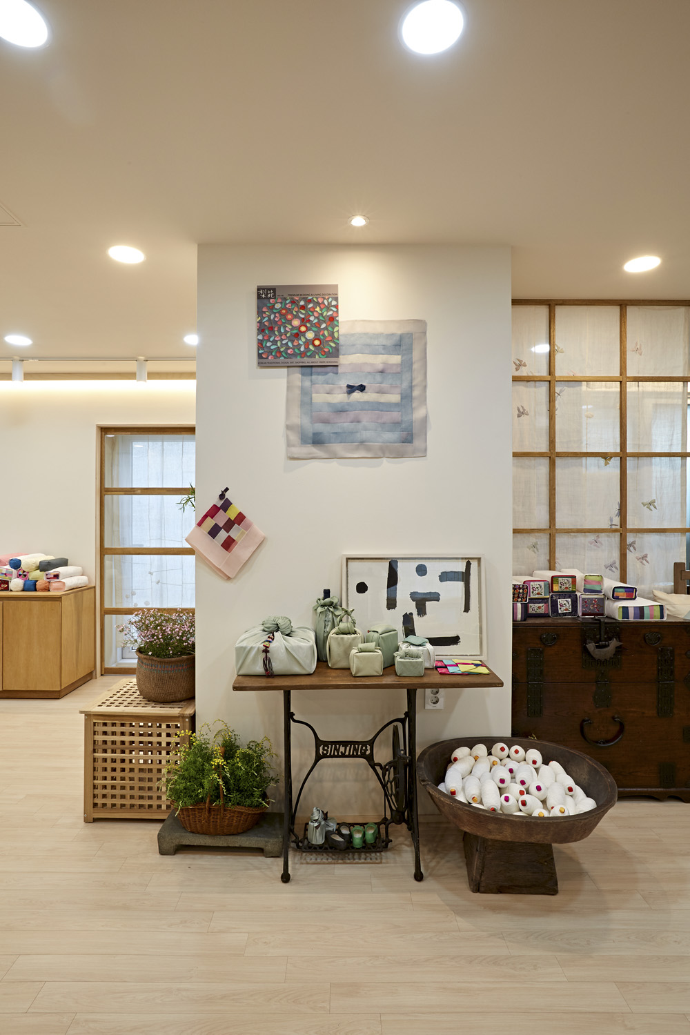 温馨宜人，专业打造——首尔“이원”羽绒被品牌店室内设计-10