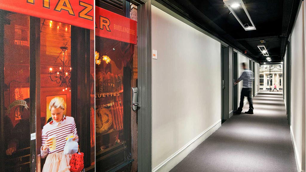 曼哈顿剧院区传奇酒店的“graphic New York”变身-10