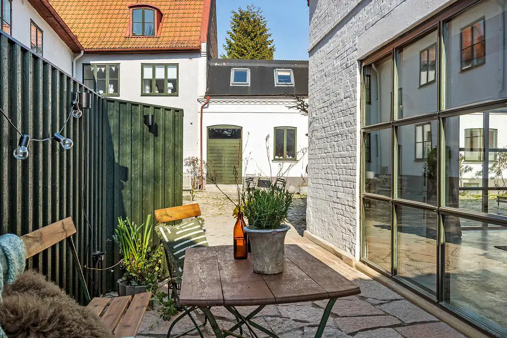 "瑞典 19 世纪古宅现代改造，工业风格窗户展现独特魅力"-20