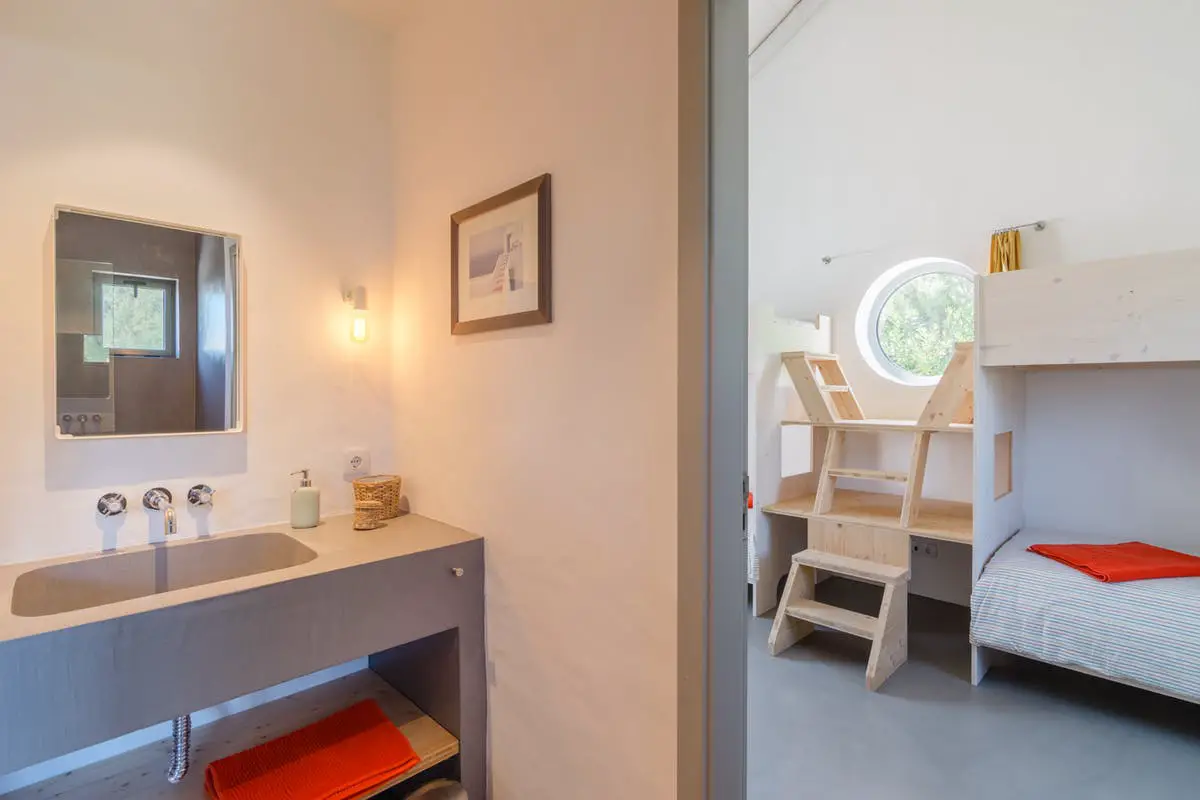 葡萄牙度假别墅 | 色彩斑斓的泳池边天堂-26