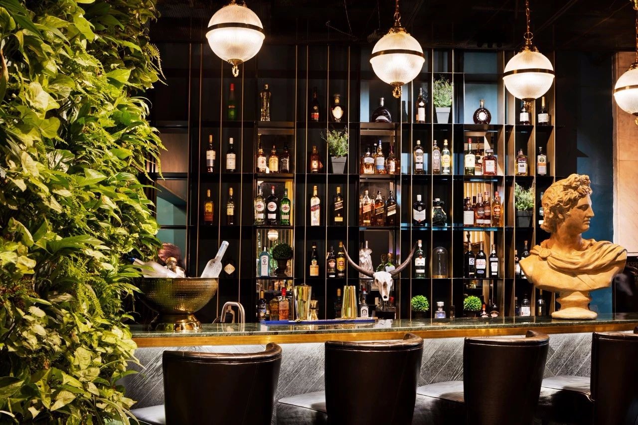 布朗酒店的灯塔-24