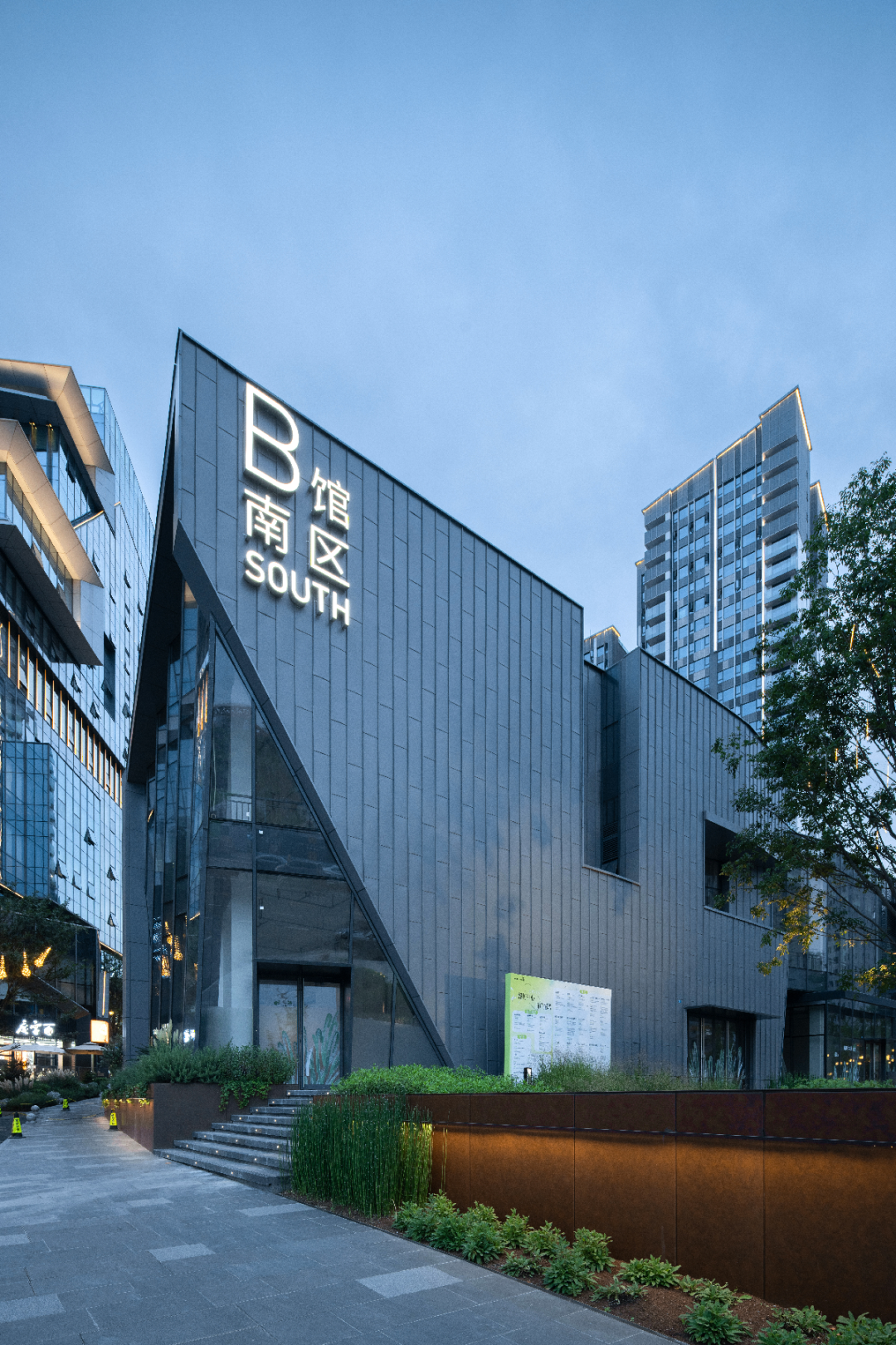 成都麓湖·麓坊中心,时空旅行者丨中国成都丨上海柏熙标识有限公司-23