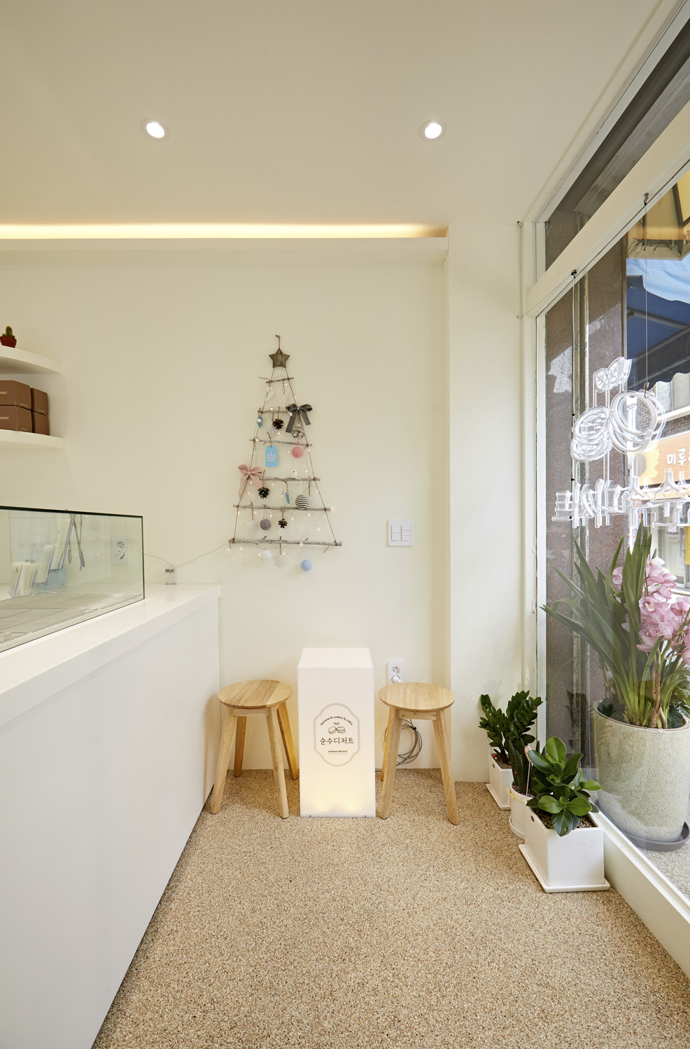 白色简约小甜品店，纯净之美-7