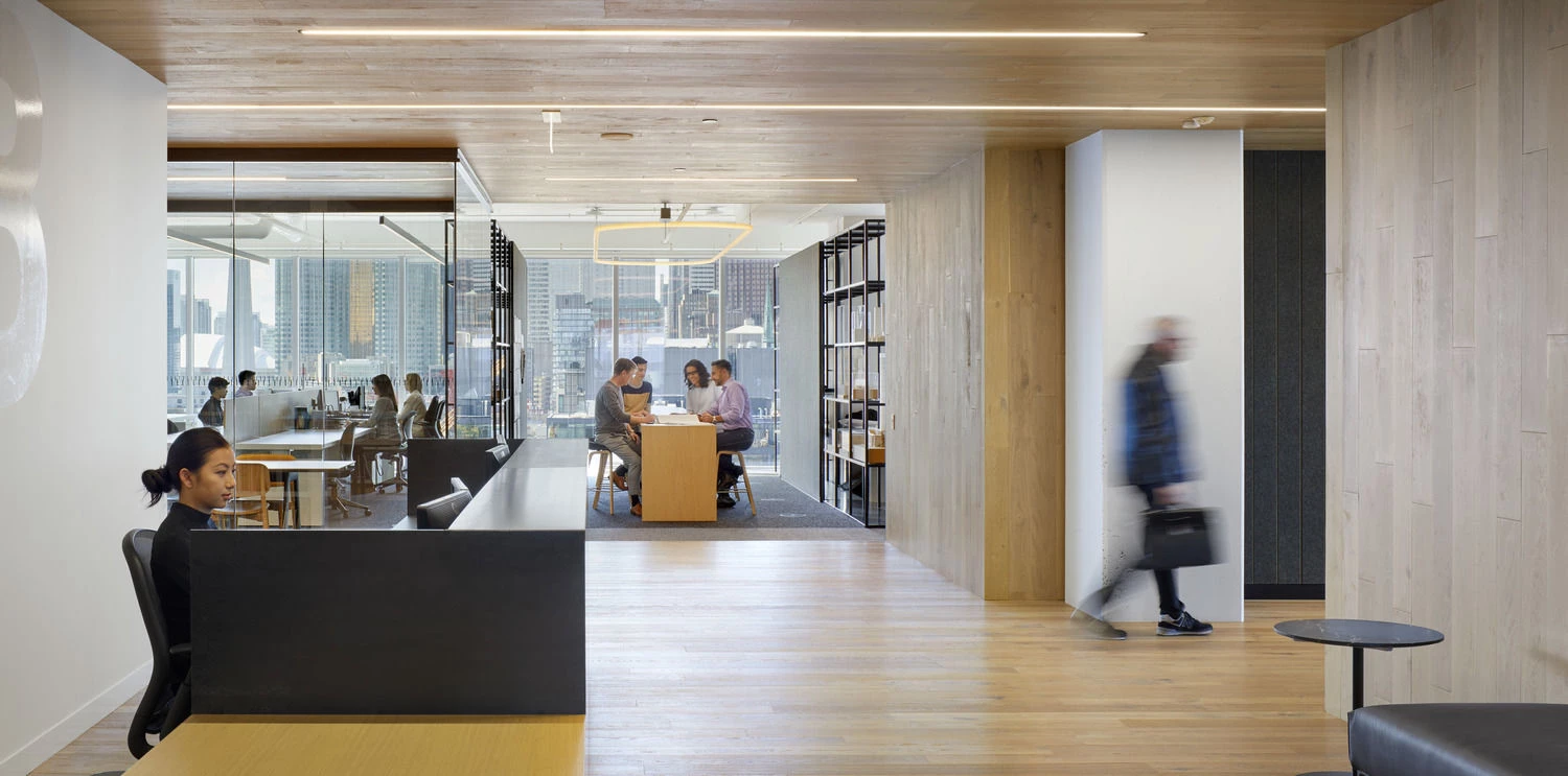 多伦多 KPMB Architects 办公室 | 温馨原木与城市景观的完美结合-28