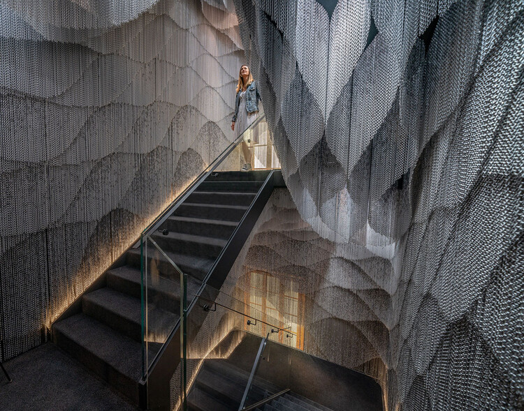 光与金属的对话 | 卡萨巴特洛改造揭示-20