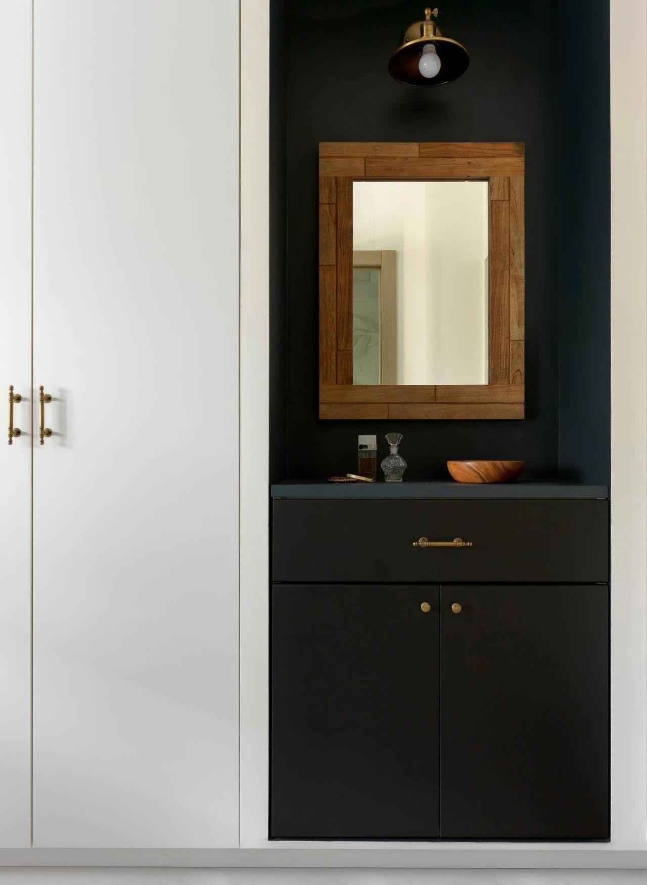 祖母绿,黄铜打造的传统雅致小宅空间-20