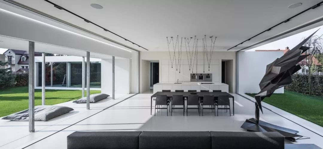 波兰 KWK PROMES 建筑工作室打造“跟随太阳轨迹移动的房子”-17