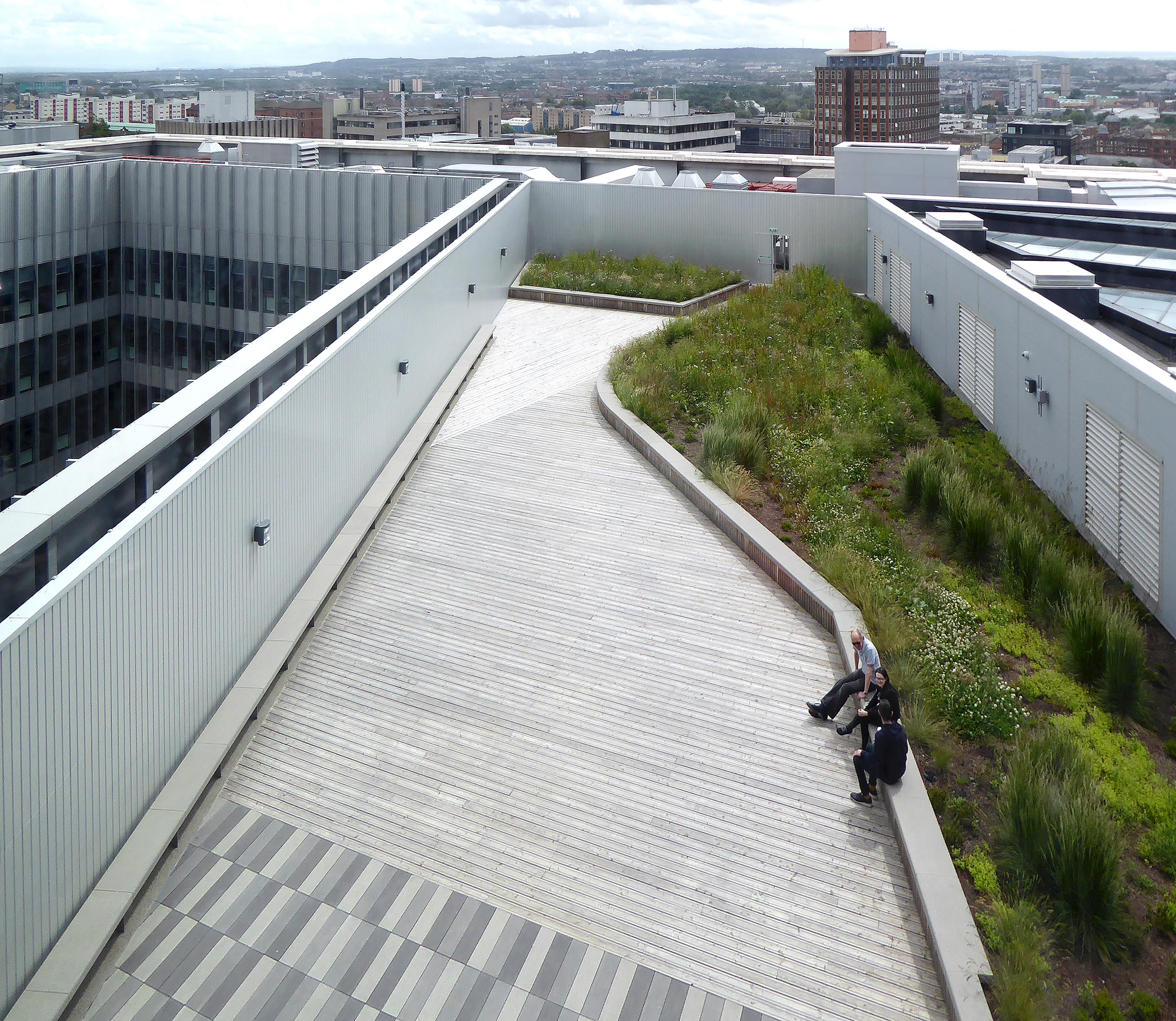 苏格兰格拉斯哥城市学院 | 融入城市景观的绿色校园-7