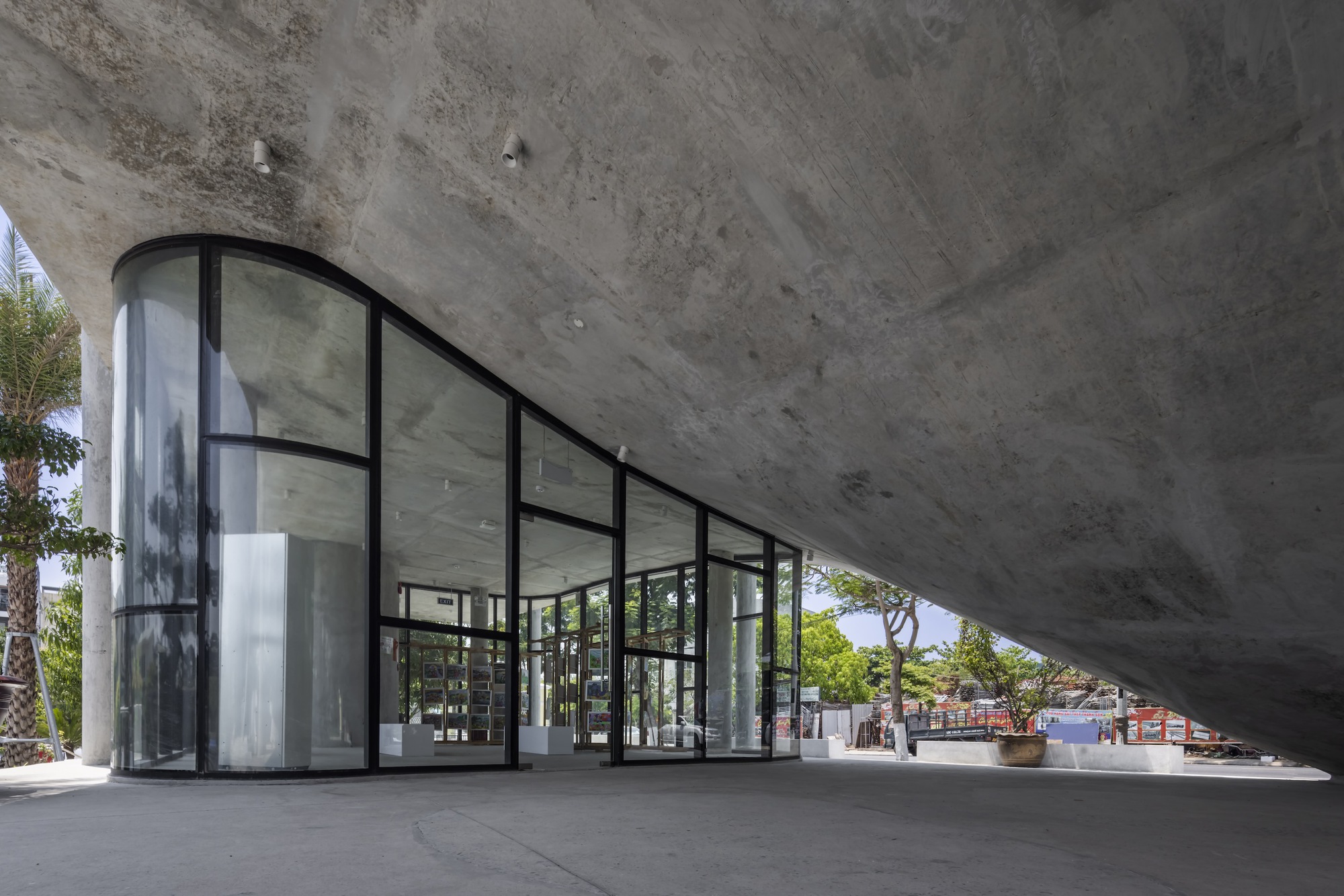 Son Tra Art Exhibition Center / Ho Khue Architects-38