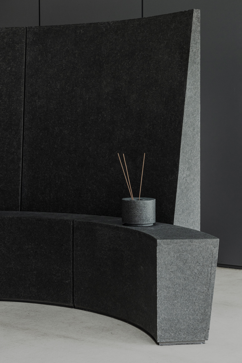 约翰·帕森首次推出雕塑作品,在东京展览中展示全新设计-7