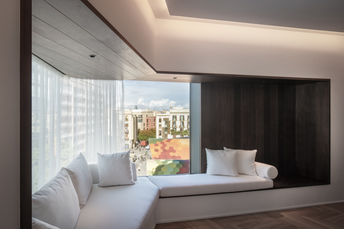 巴塞罗那版艾迪逊酒店 | 旧楼新生的城市更新之作-18