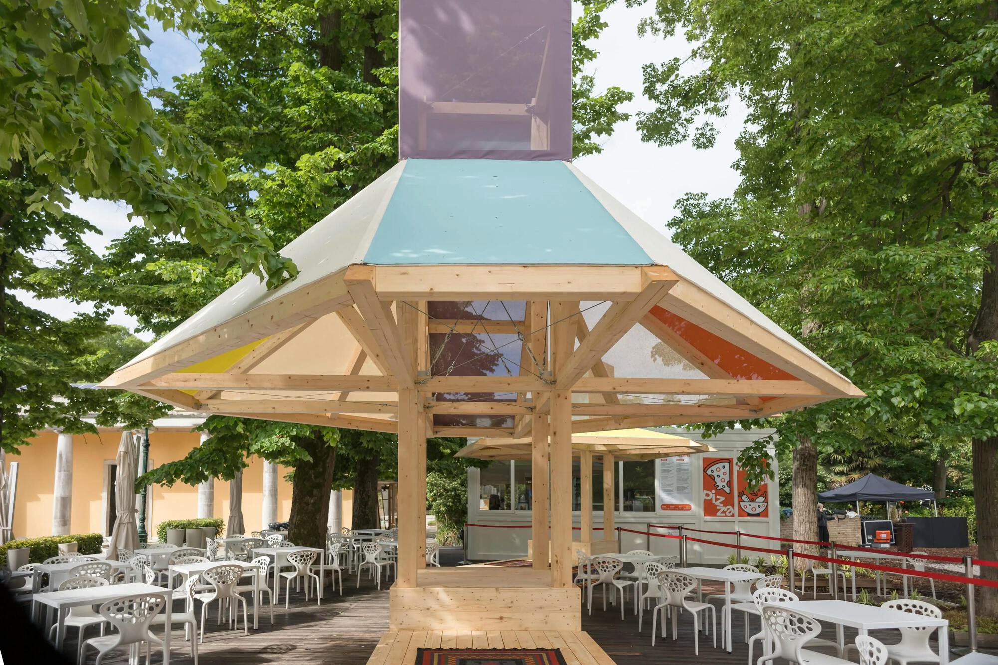 Majlis & The Manama (Wind Catchers) Pavilion  / Ahmed and Rashid Bin Shabib-8