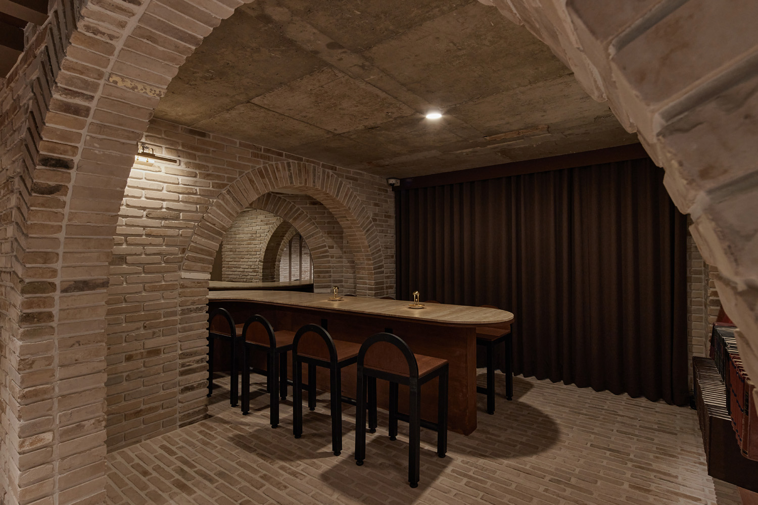 【韩国高级红酒酒吧设计】融合传统与现代的 40 平米奢华空间-13