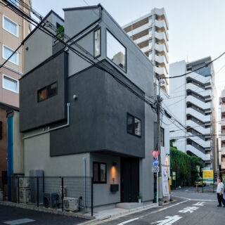 新宿の家 隙間の光明丨日本京都丨キトキノアーキテクチャ（小林玲子）-7