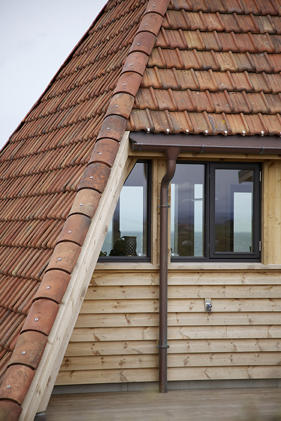 挪威海边现代共生小屋-38