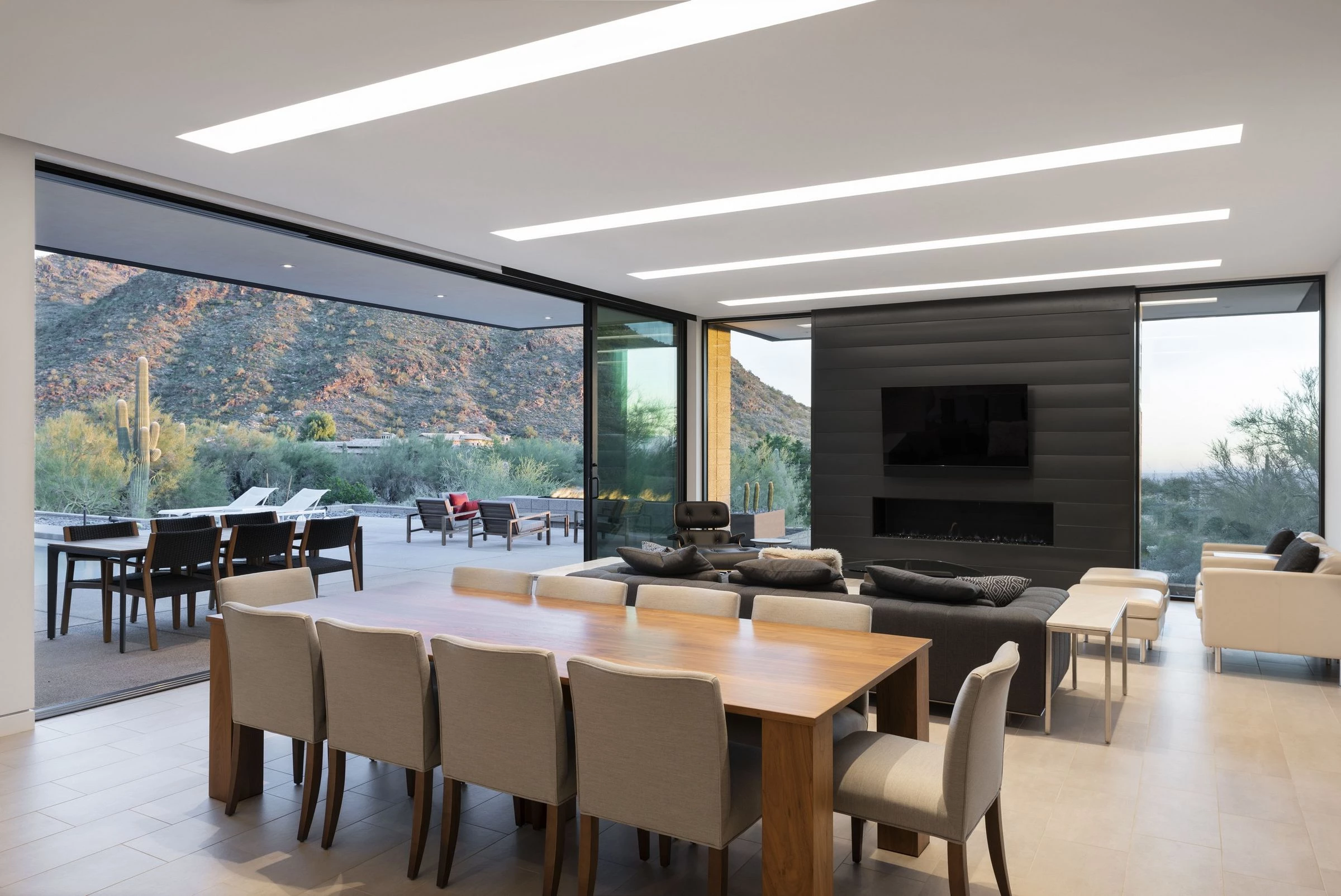 亚利桑那州斯科茨代尔的 Troon 现代住宅，融入自然的几何之美-32