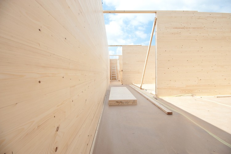 比利时小地块上的现代木构住宅-41