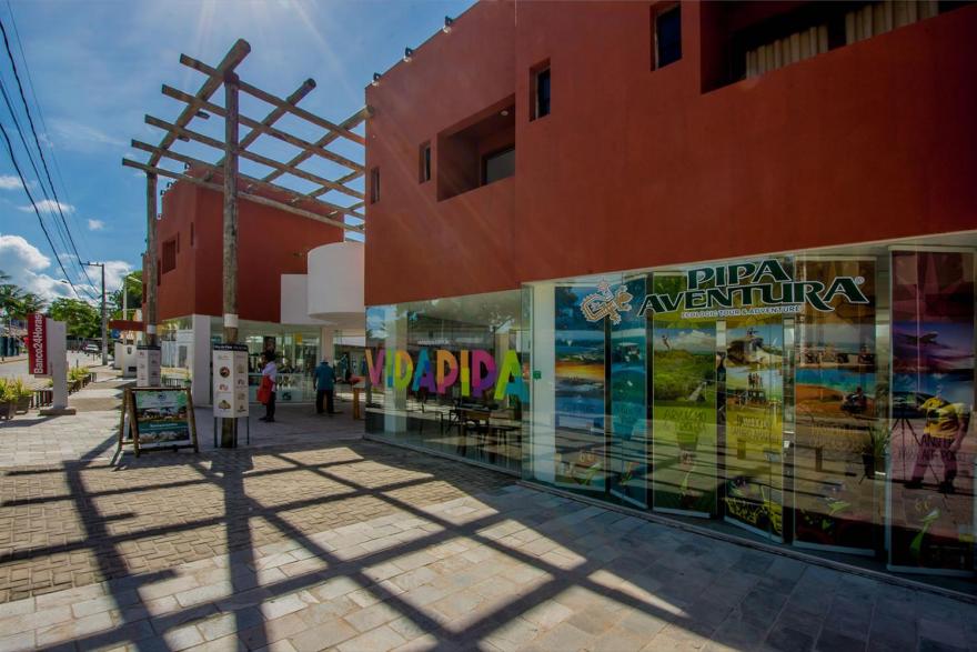 巴西 Villa da Pipa 购物别墅 | 木质与玻璃的完美结合-2