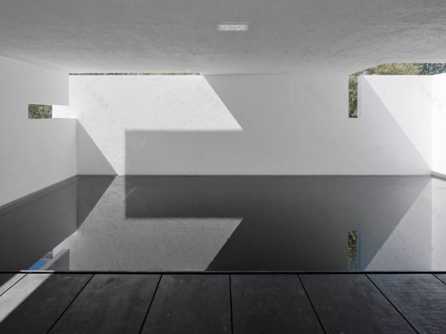 极简线条与白色空间的完美融合 | 五款经典现代住宅设计-201