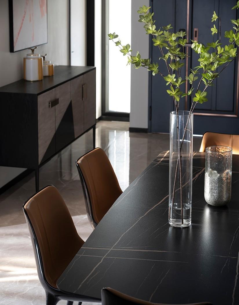 灰色调温馨别墅,午后光影下的和谐空间-13