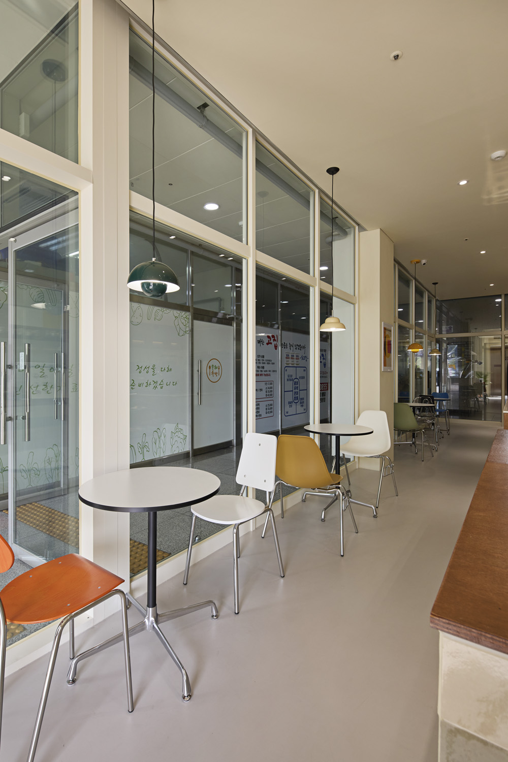 感性空间设计——17 坪咖啡厅模型装修工程报价-9