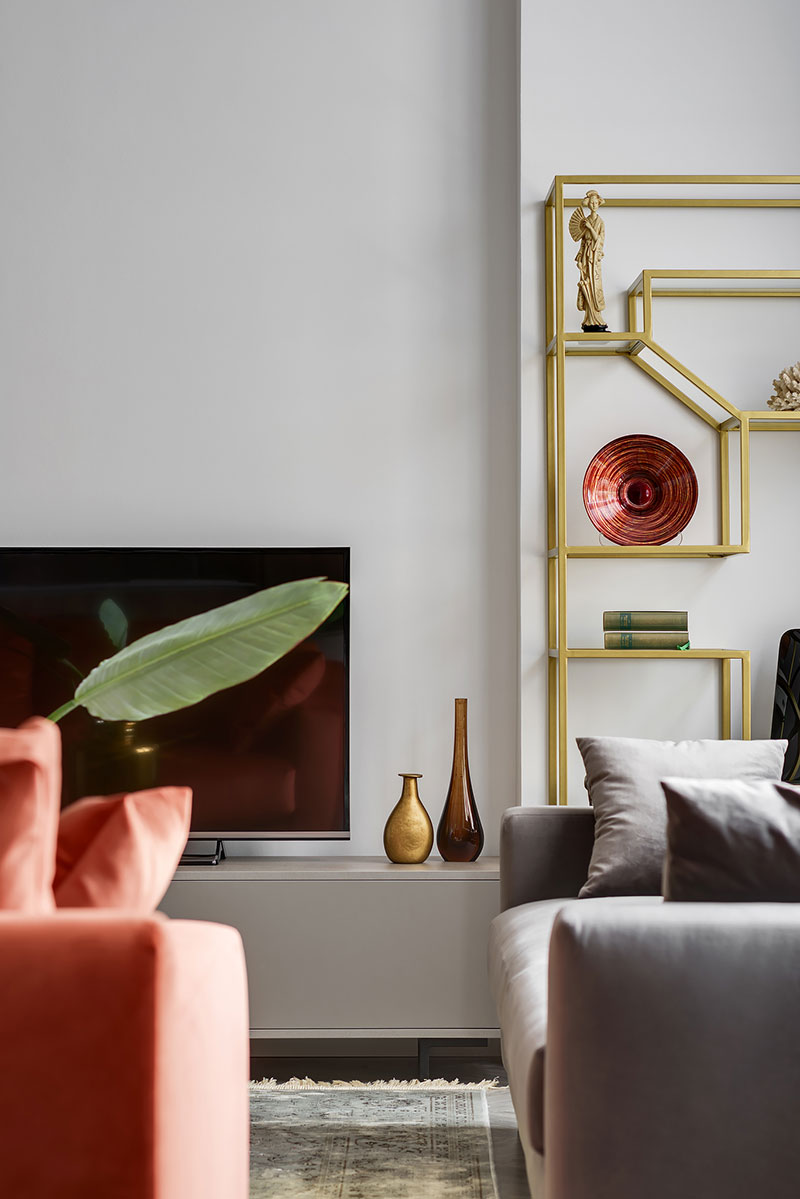 乌克兰时尚租赁住宅，隐藏式床设计独特-11