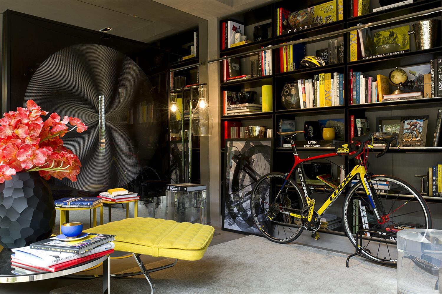 色彩斑斓的自行车爱好者工作室-3