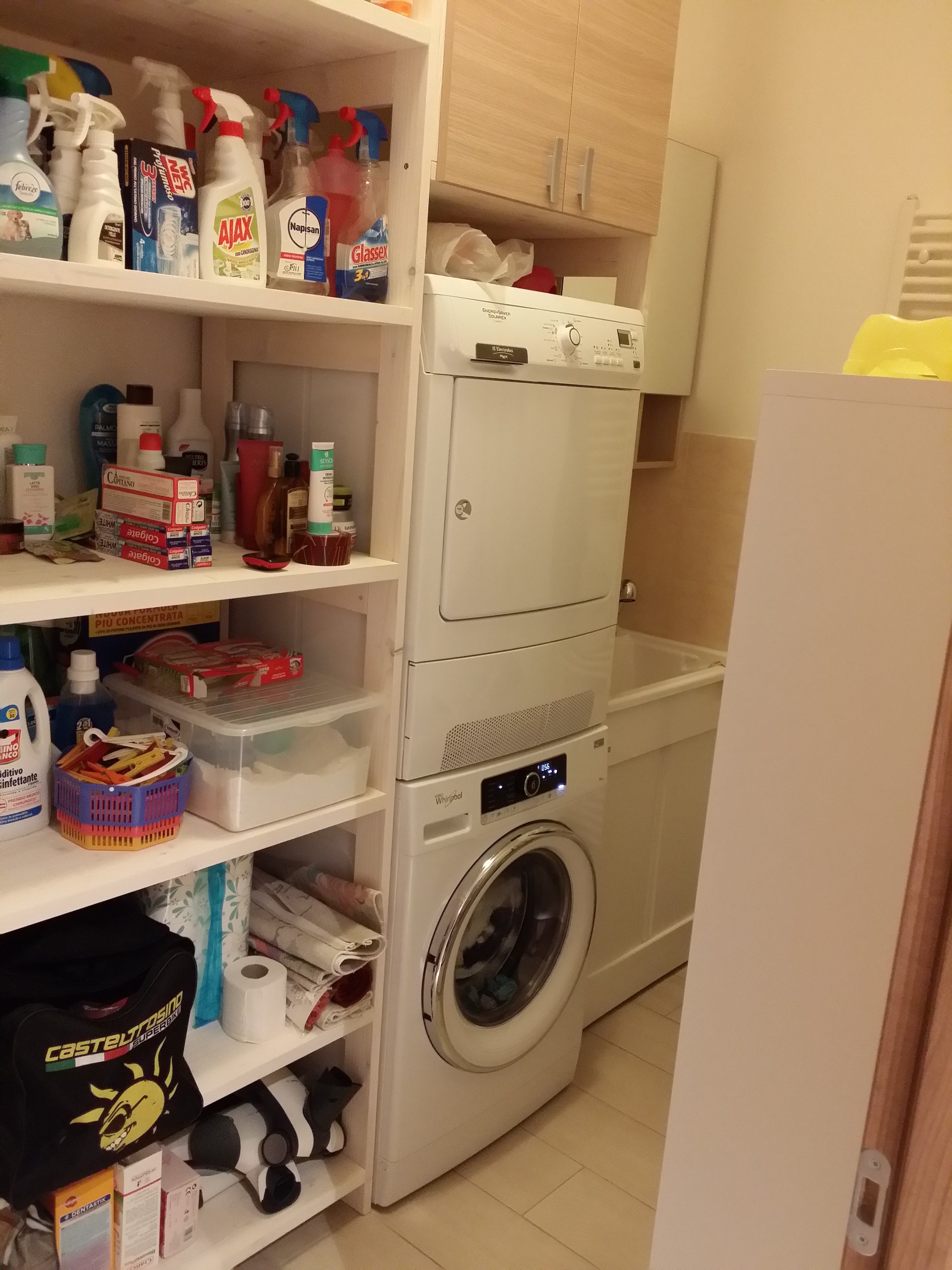 2014 年完工的个性化厨房玻璃面板装饰公寓室内设计案例-29