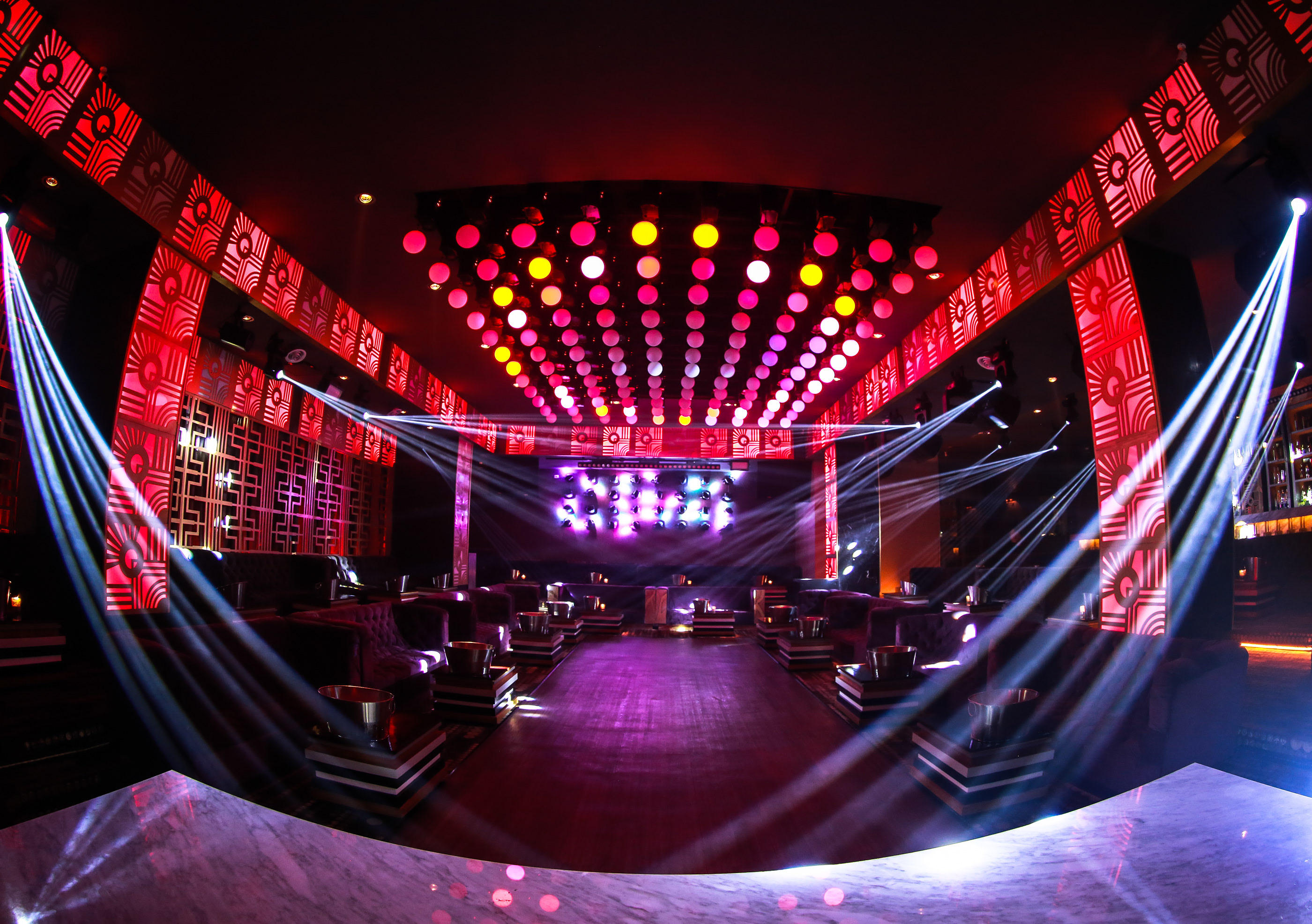 现代科技闪耀墨西哥蒙特雷高端夜店 Bisou-1