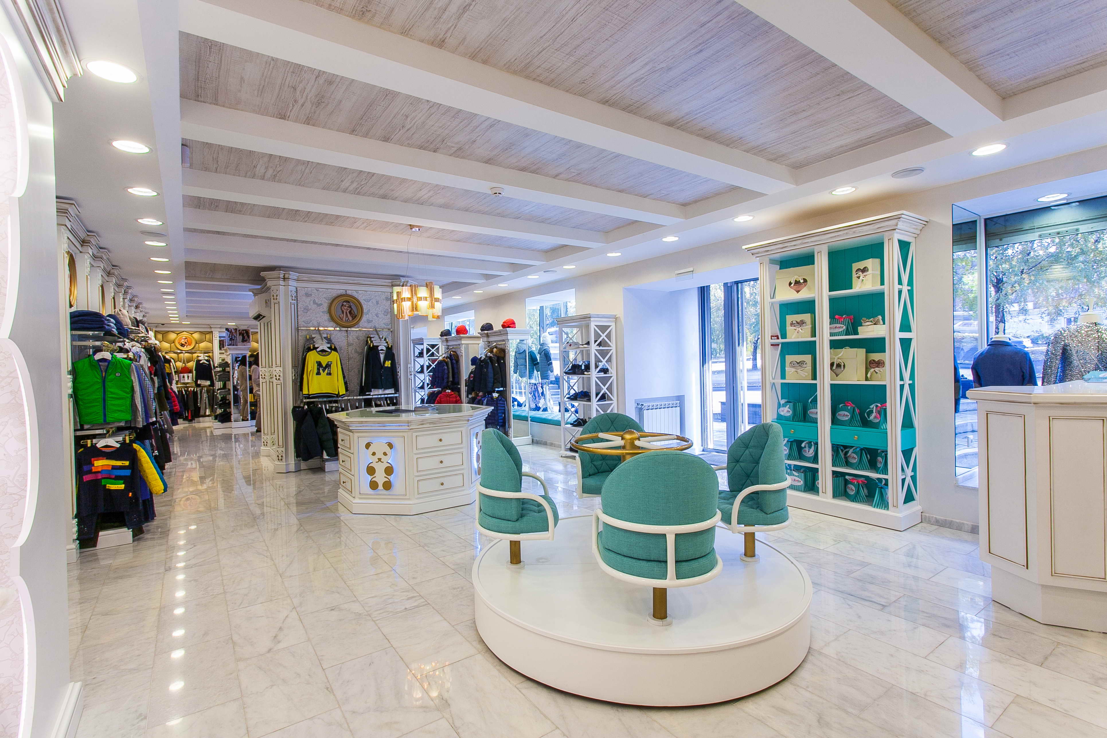 乌克兰童装店“Parad Junior”的室内设计-2