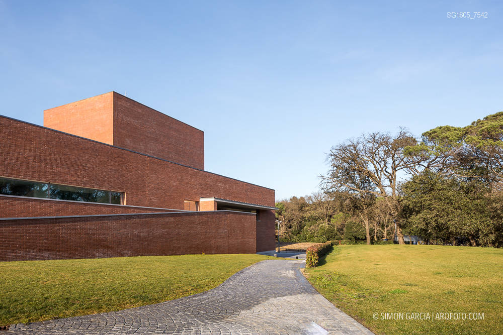 阿尔瓦罗·西扎的 Llinars 音乐厅-2